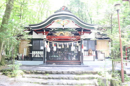 新屋山神社2